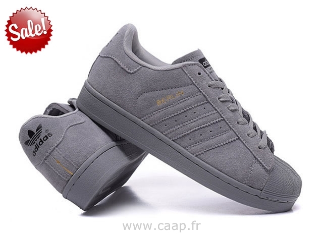 superstar femme grise en daim